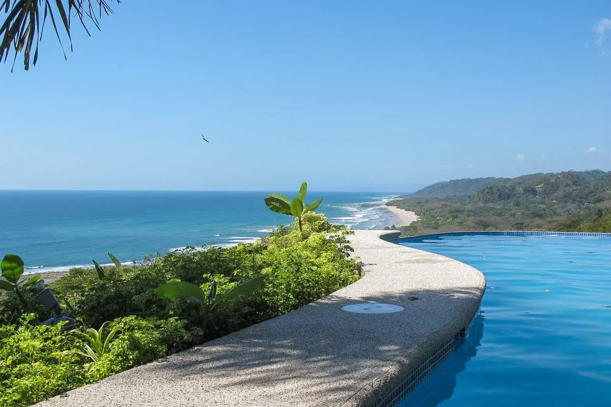 The pool at Vista de Olas and the Sunset Lounge