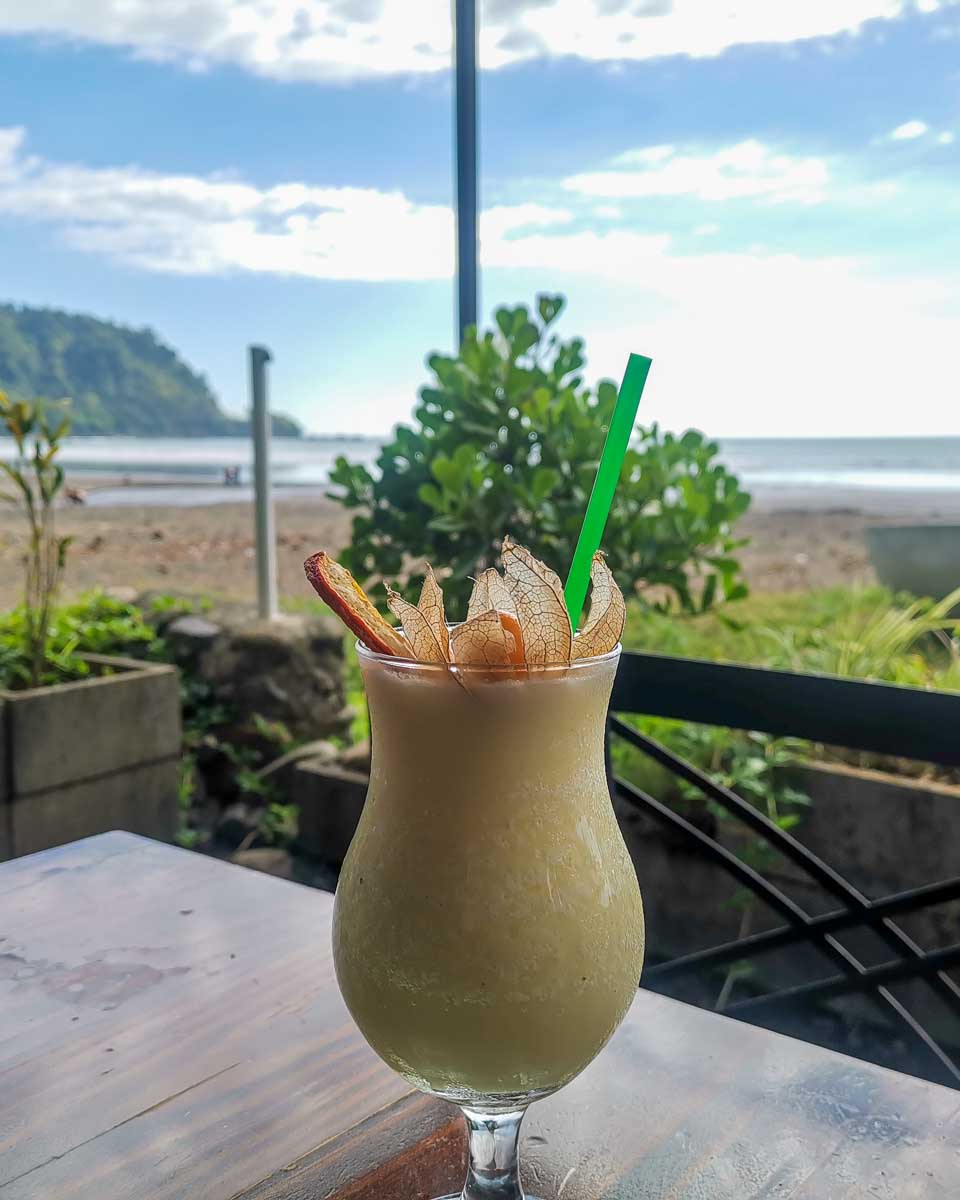 A cocktail at El Point with a sea view in Jaco