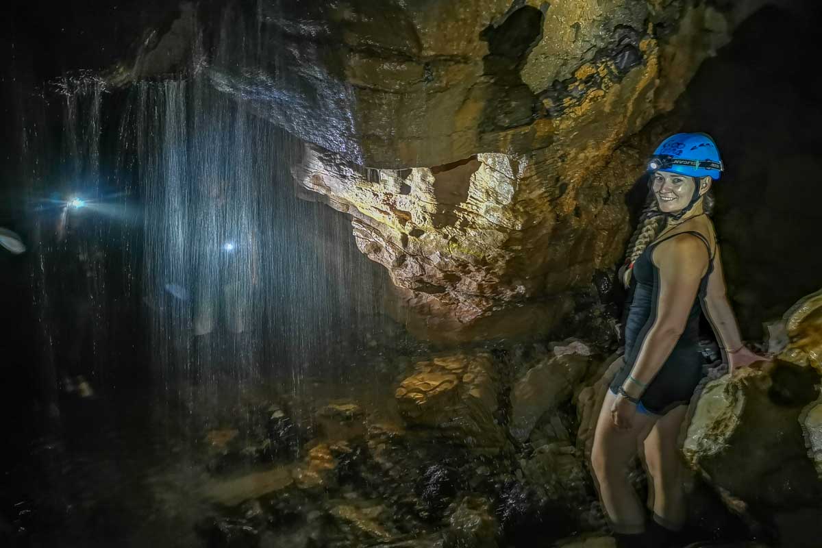 A lady in the Venado Caves in La Fortuna