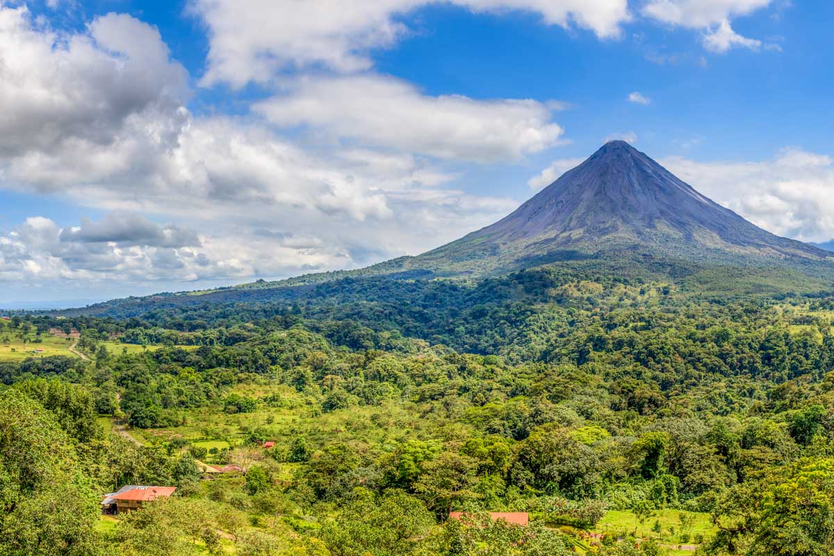 7 MUST-VISIT Volcanoes in Costa Rica