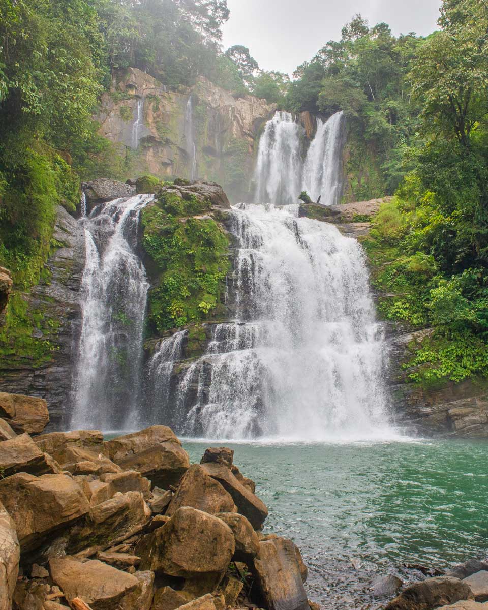 Verticle shot of the Nauyaca Waterfalls