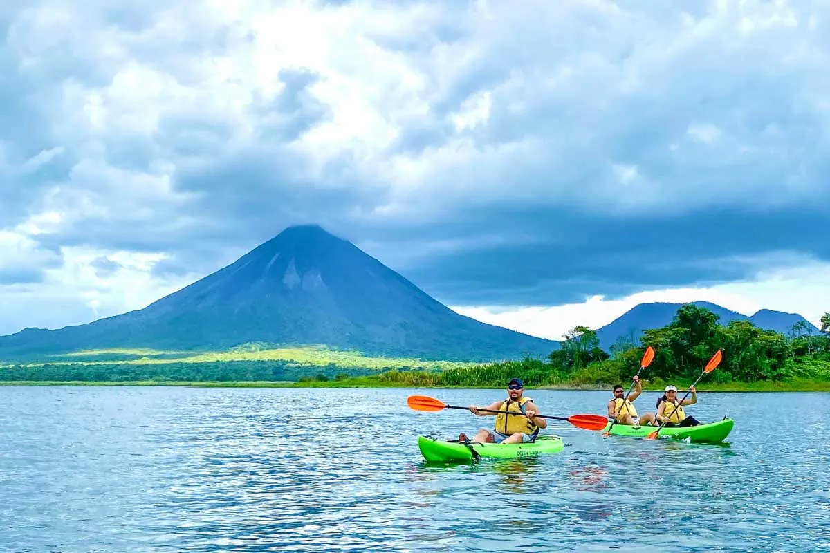 Canoa Aventura kayaking on Lake Arenal