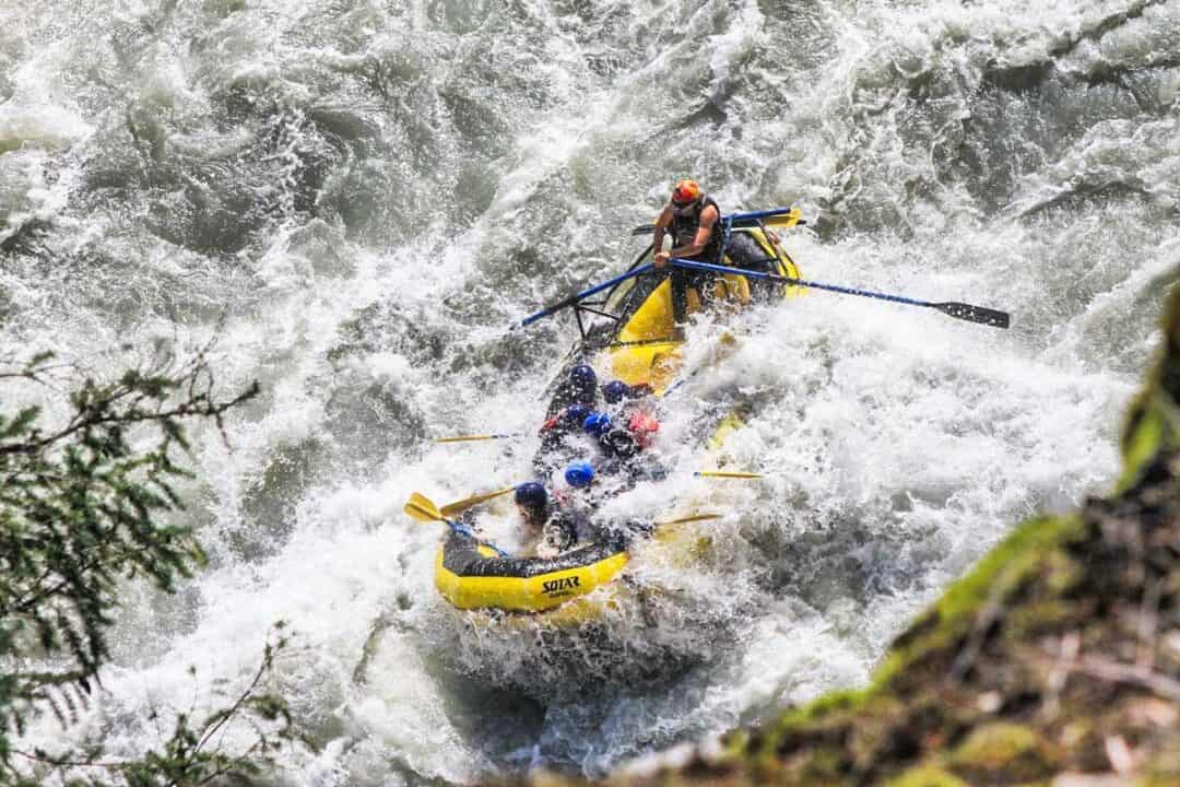 6 BEST Places to go Whitewater Rafting in Costa Rica +Tips for Booking